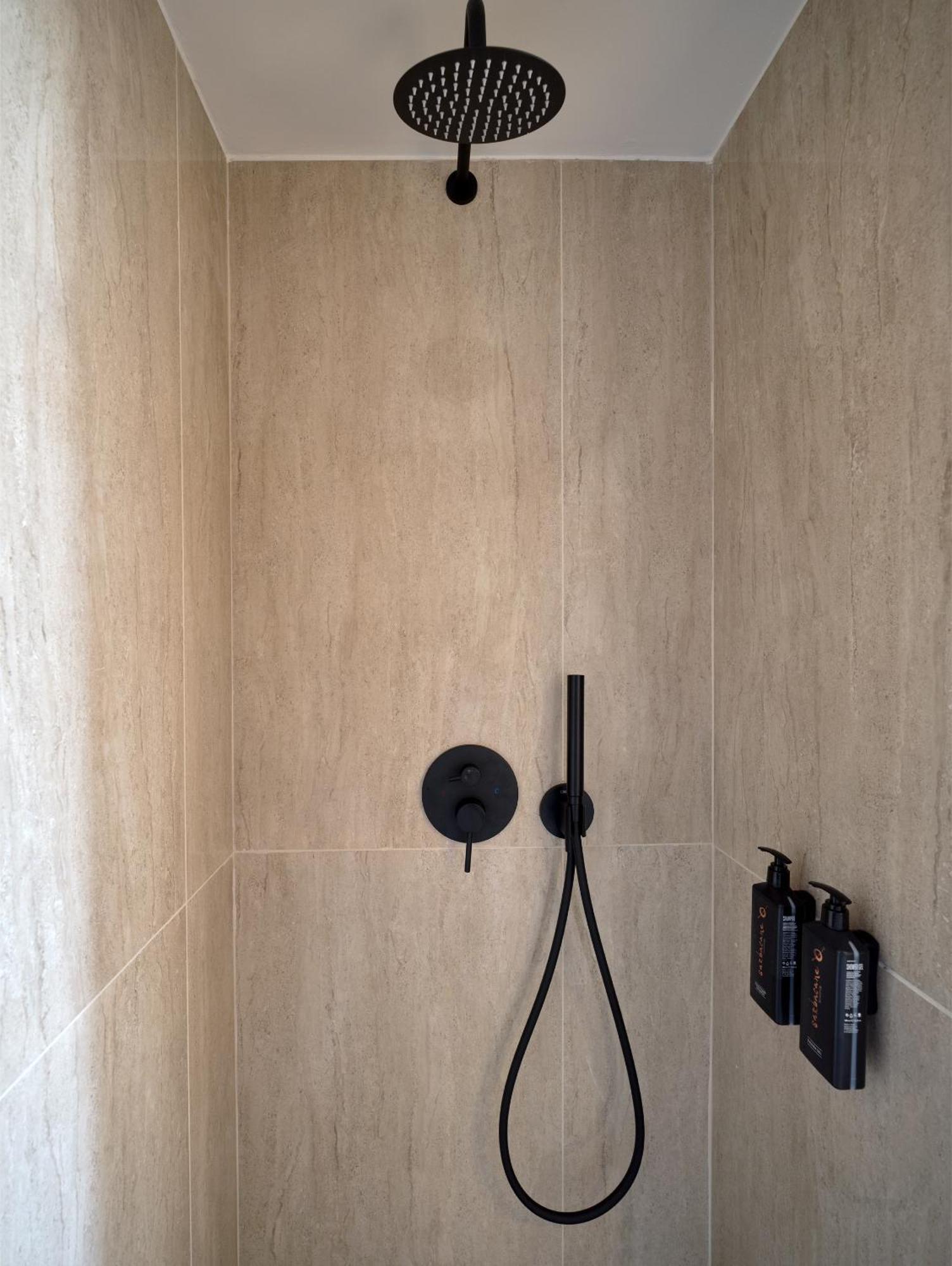 Haya Athens Loftie Suites ภายนอก รูปภาพ