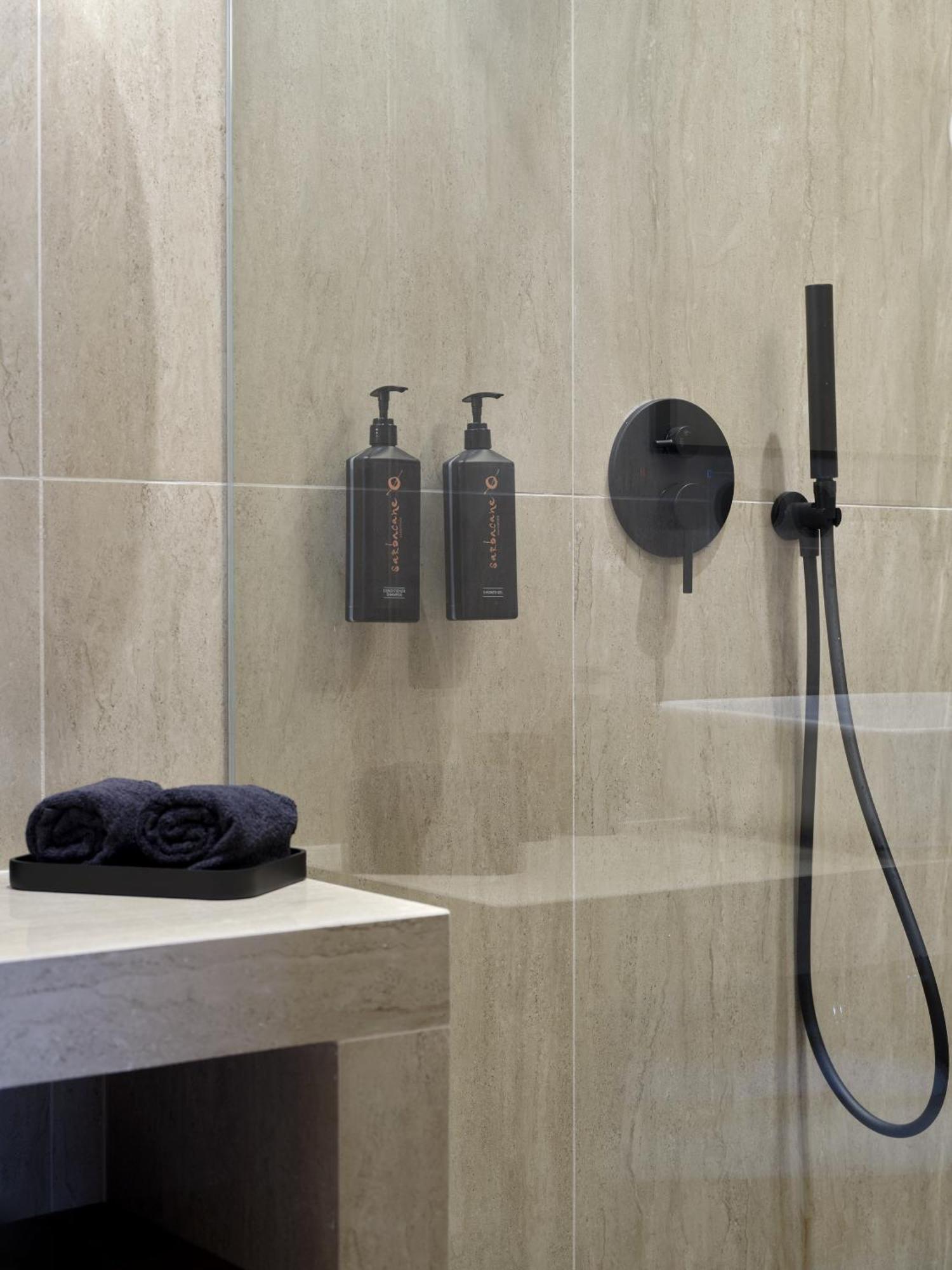 Haya Athens Loftie Suites ภายนอก รูปภาพ